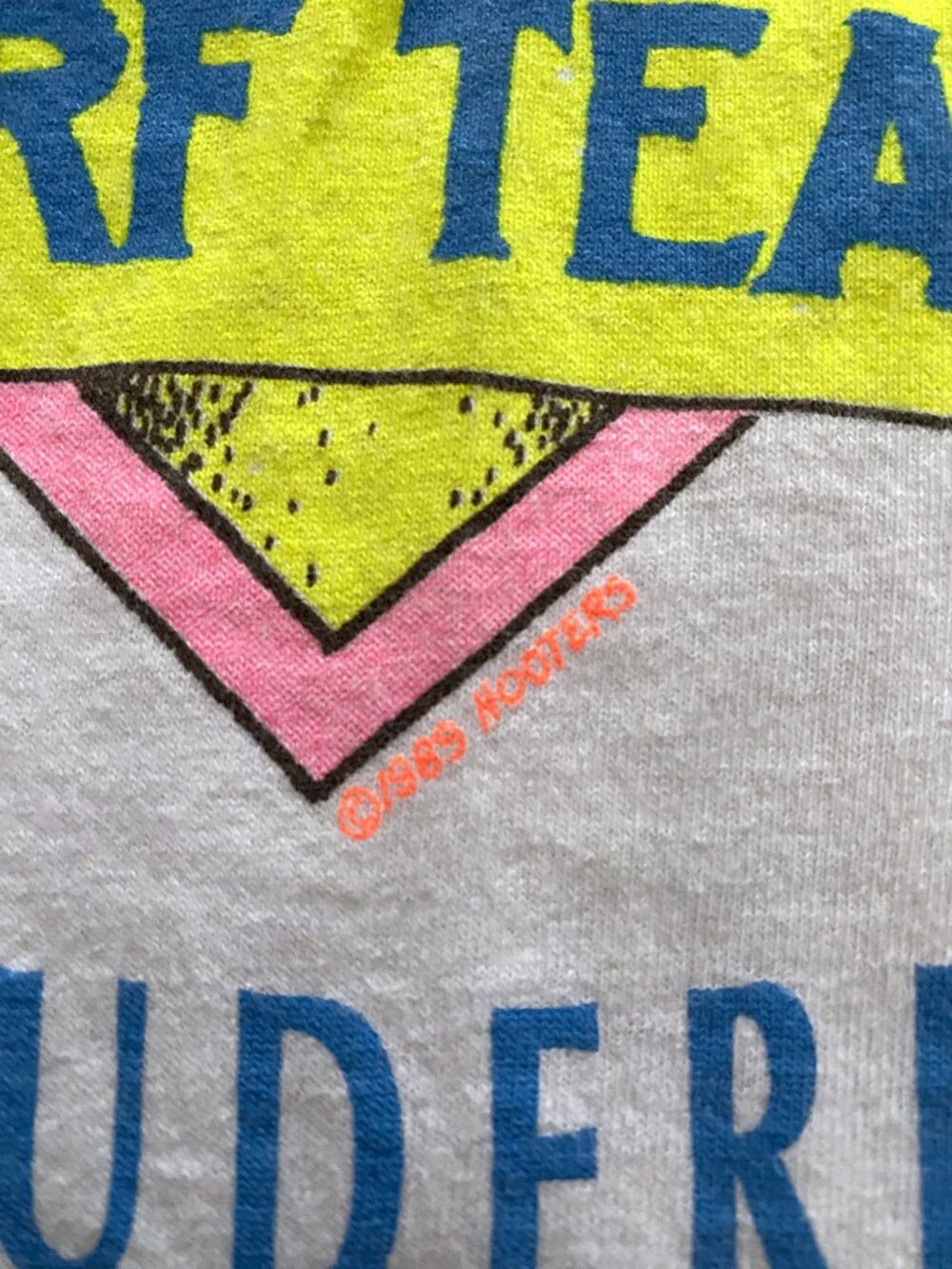 Hooters - Vintage 1989 Ft. Lauderdale Surf Team Graphic T-Shirt - Size XL - Picture 9 of 14
